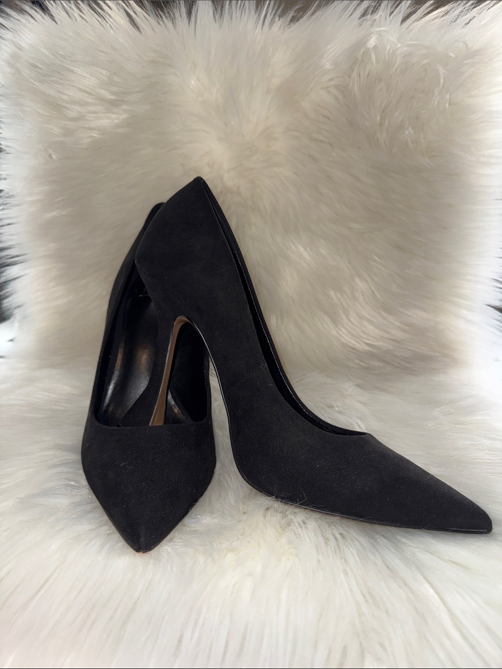 Jennifer Lopez Black Pointed-Toe Suede Pumps